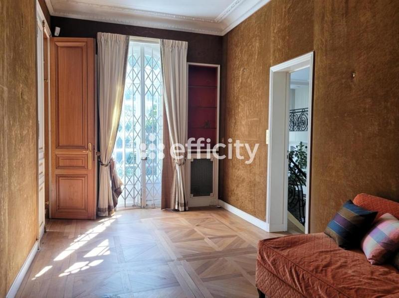 Propriété - 190 m² - 6 pièces