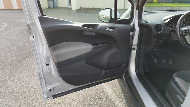 Ford Tourneo Courier 1.0 EcoBoost 100 Bioéthanol Titanium -