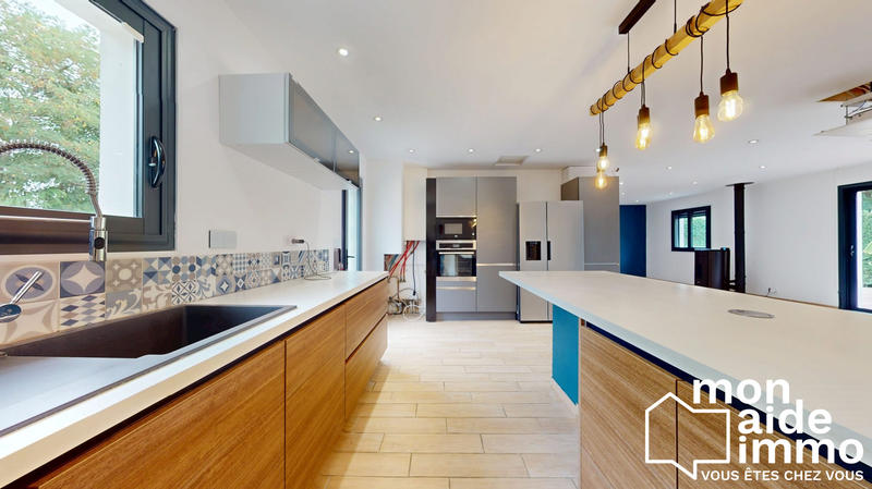 Maison - 169 m² - 8 pièces