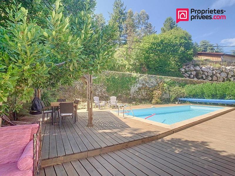 Maison - 265 m² - 10 pièces