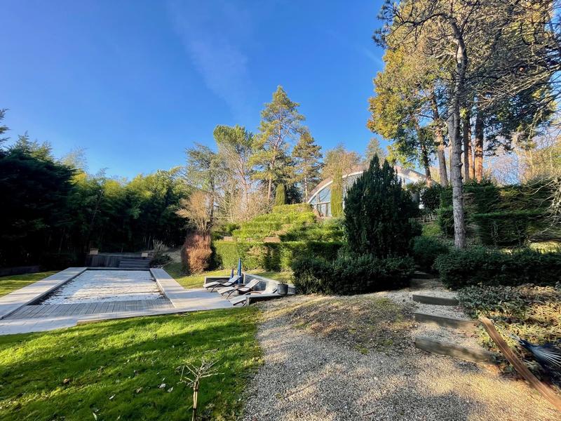 Maison - 260 m² - 7 pièces