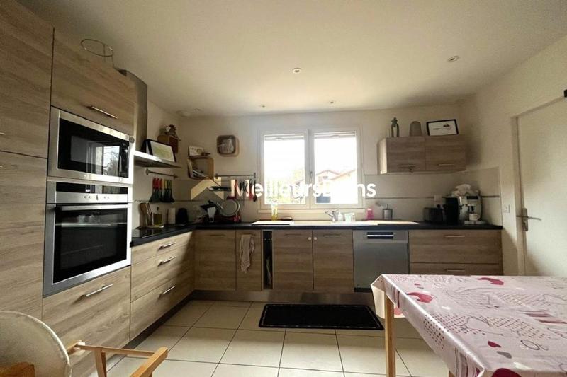 Maison - 230 m² - 8 pièces