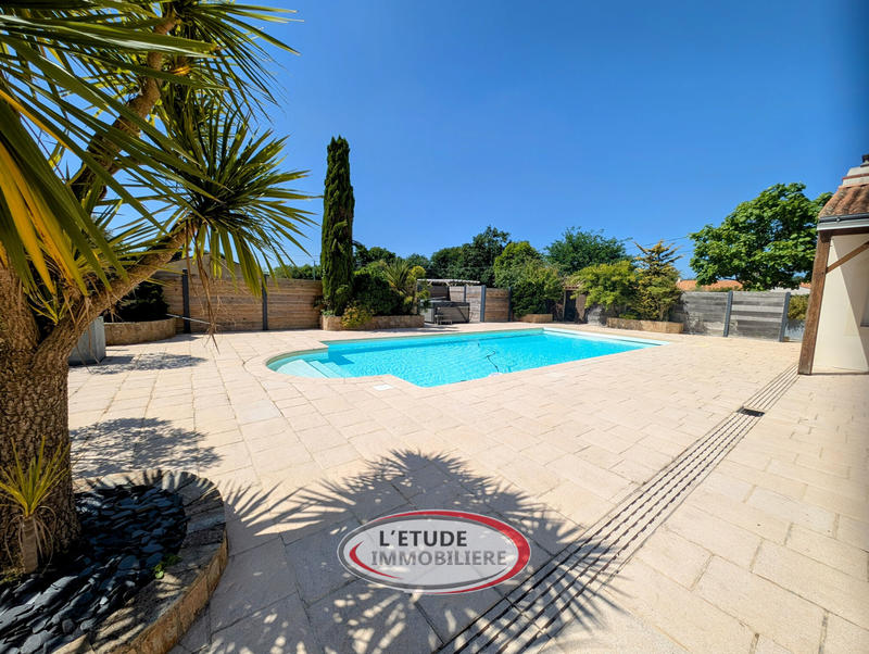 Maison - 230 m² - 6 pièces