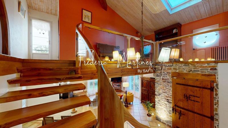 Maison - 213 m² - 5 pièces