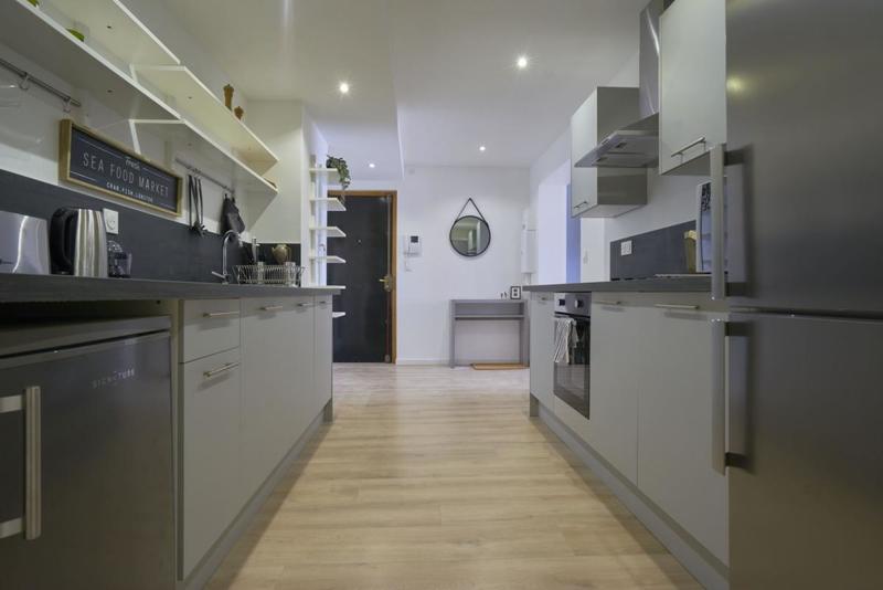 Appartement - 99 m² - 7 pièces