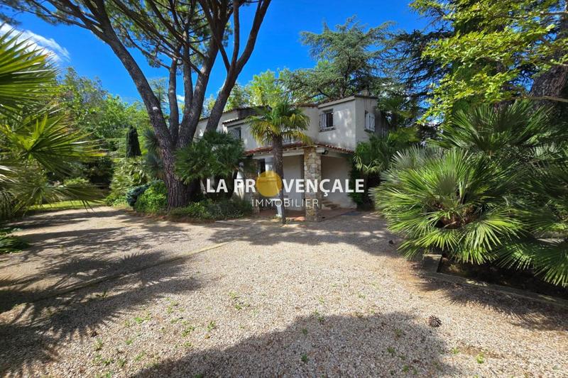 Maison - 176 m² - 9 pièces