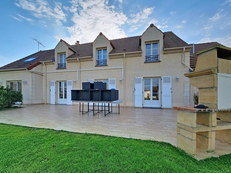 Maison - 200 m² - 7 pièces