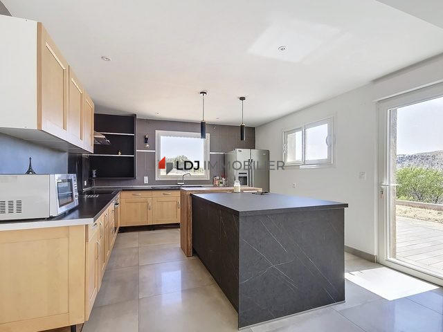 Villa - 378 m² - 10 pièces