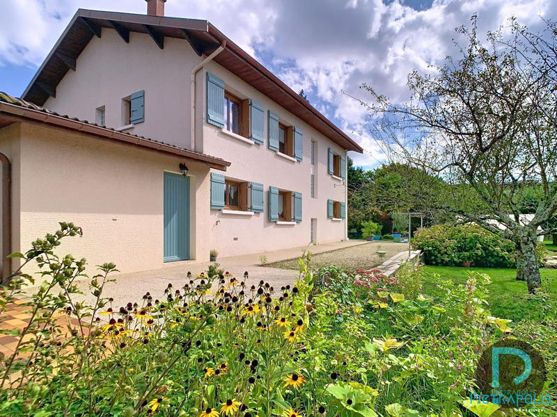 Maison - 202 m² - 6 pièces