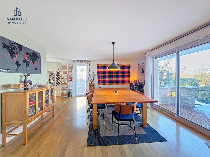 Maison traditionnelle - 180 m² - 7 pièces