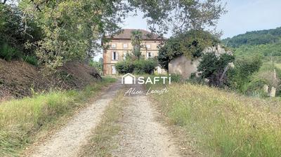 Maison - 400 m² - 12 pièces