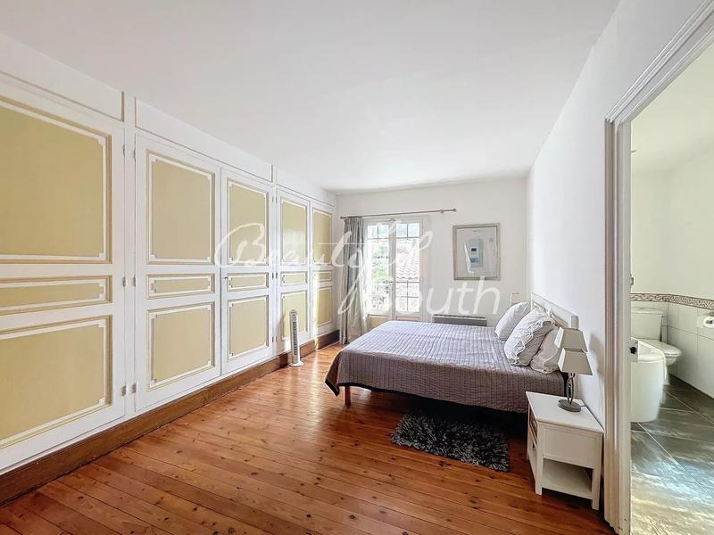 Maison chambre d'hôtes - 212 m² - 8 pièces