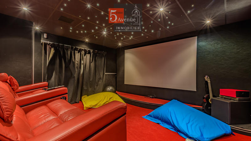 Maison - 400 m² - 8 pièces