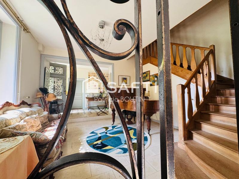 Maison de maîtres - 339 m² - 13 pièces