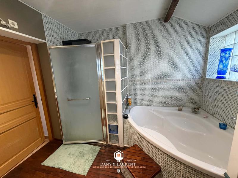 Maison - 181 m² - 8 pièces