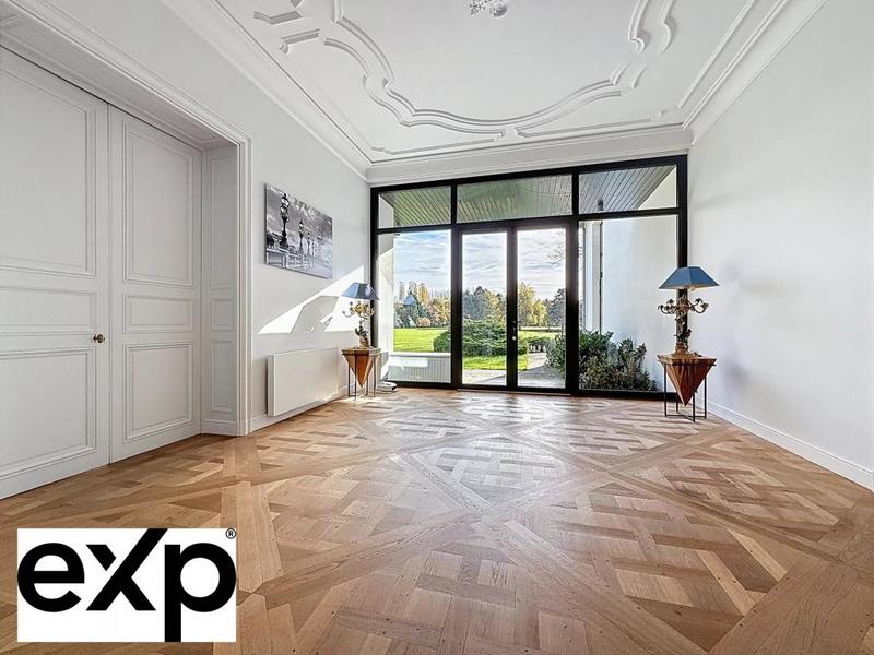 Propriété - 1 032 m² - 18 pièces
