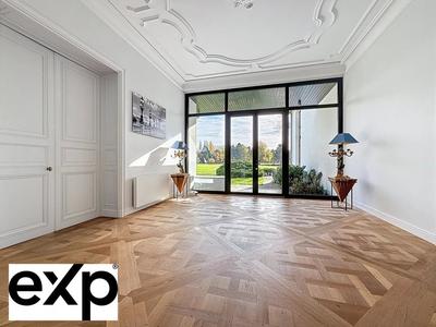 Propriété - 1 032 m² - 18 pièces