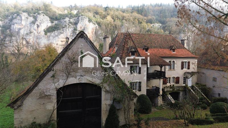 Maison - 220 m² - 10 pièces