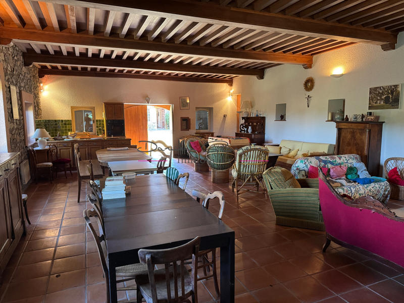 Propriété - 256 m² - 8 pièces