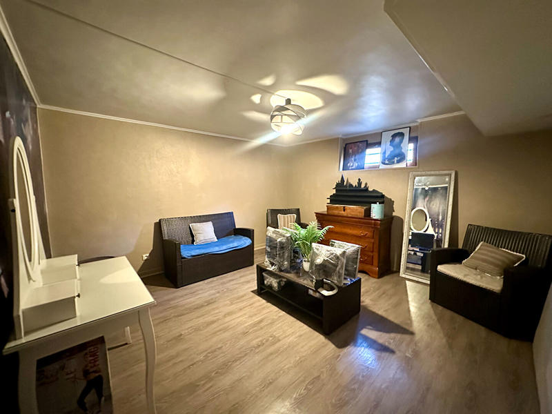 Maison - 180 m² - 9 pièces