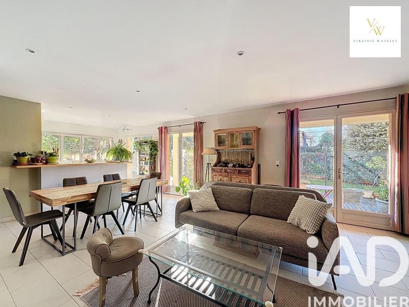 Maison - 220 m² - 12 pièces