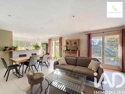 Maison - 220 m² - 12 pièces