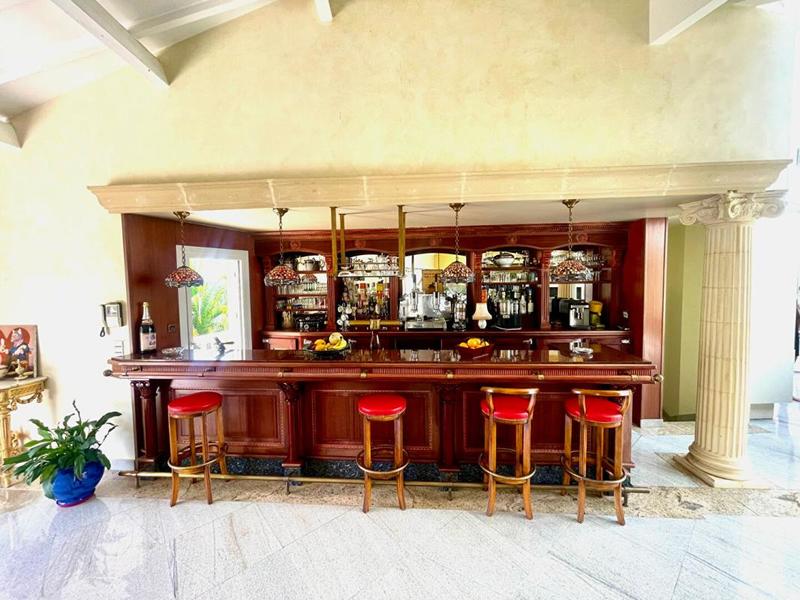 Maison - 235 m² - 6 pièces