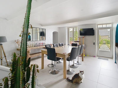 Maison - 184 m² - 9 pièces