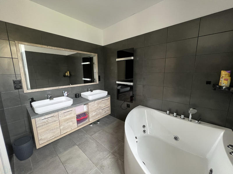 Maison - 170 m² - 7 pièces