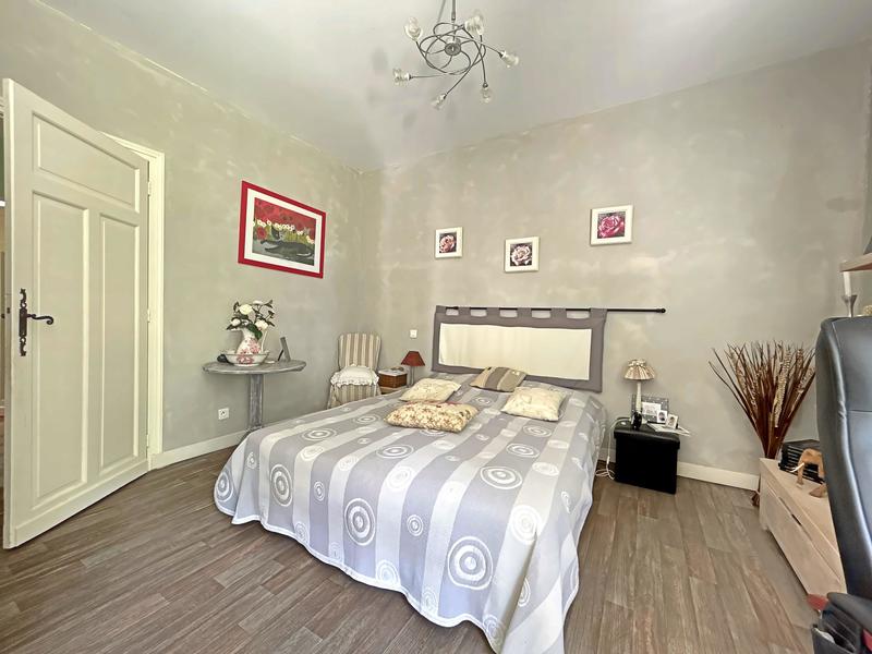 Maison ancienne - 221 m² - 8 pièces