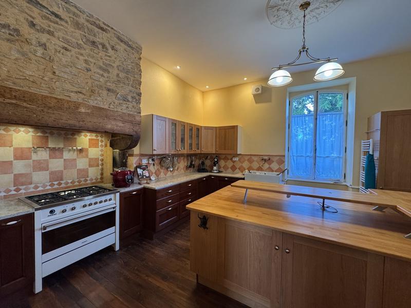 Maison - 250 m² - 8 pièces