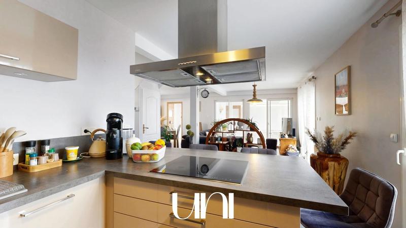 Maison - 210 m² - 6 pièces