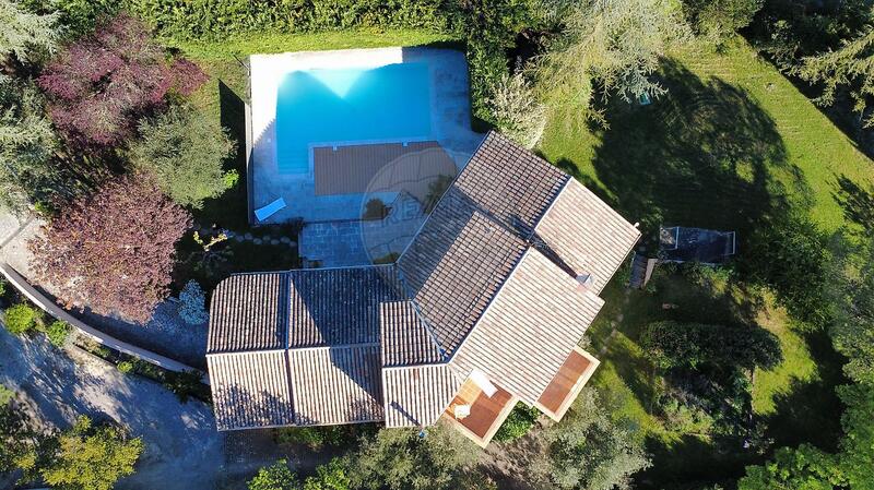 Maison - 180 m² - 7 pièces