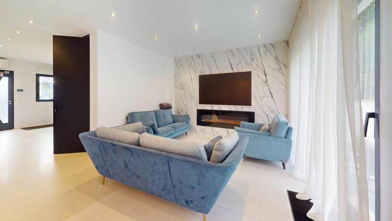 Maison - 203 m² - 8 pièces