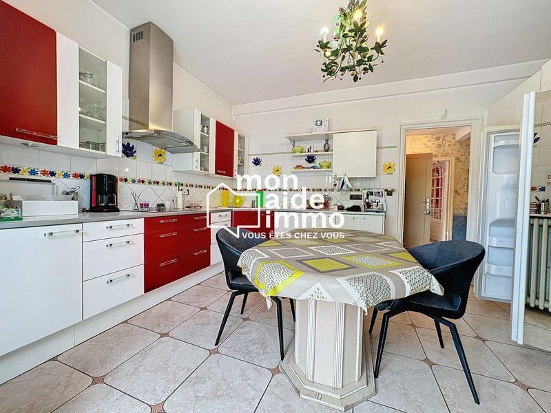 Maison - 300 m² - 15 pièces