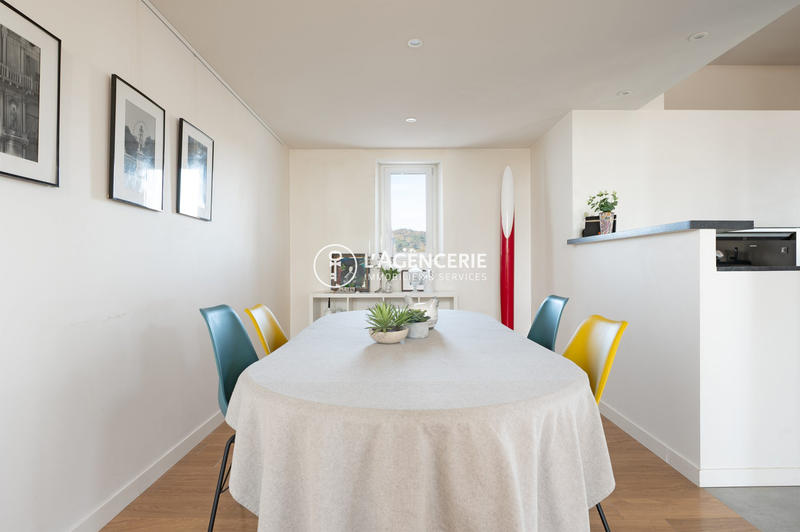 Maison - 300 m² - 7 pièces