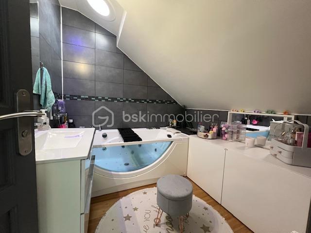 Maison - 200 m² - 8 pièces