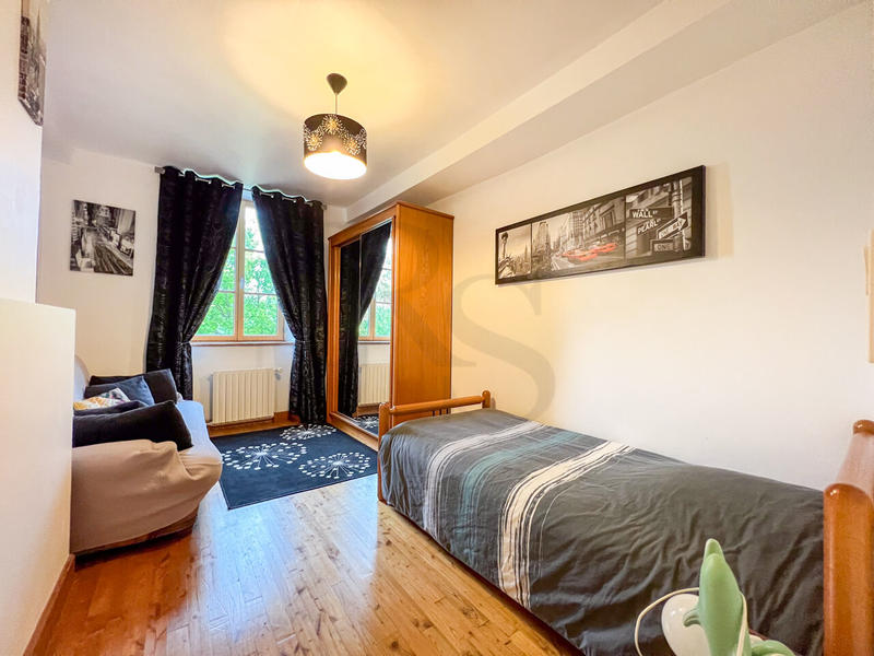 Maison - 280 m² - 9 pièces