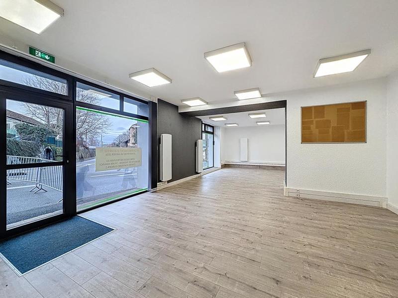 Local commercial - 111 m² - 5 pièces