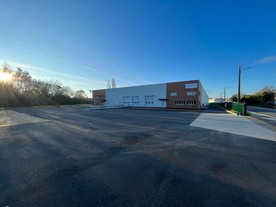 Entrepôt - 2 140 m²