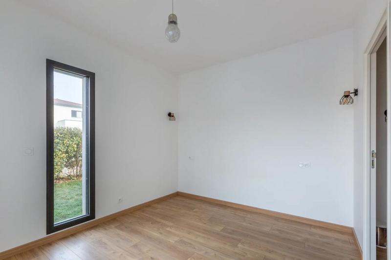 Maison - 246 m² - 8 pièces