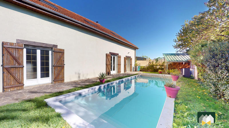 Maison - 256 m² - 10 pièces