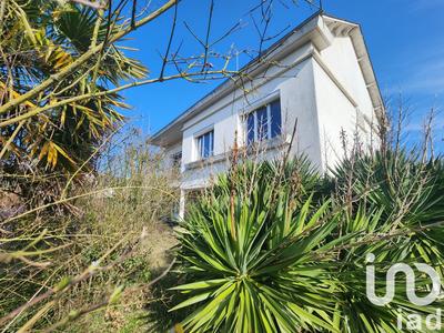 Maison - 230 m² - 12 pièces