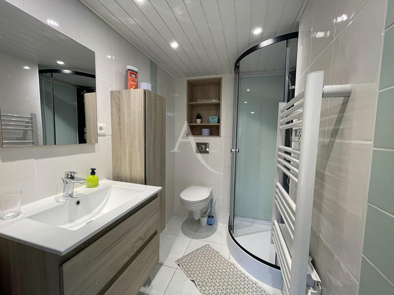 Maison - 220 m² - 12 pièces