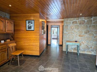 Maison - 234 m² - 8 pièces