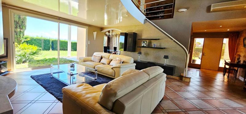 Maison - 181 m² - 7 pièces