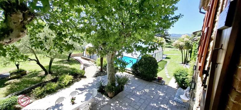 Propriété - 402 m² - 14 pièces