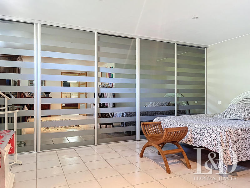 Maison contemporaine - 263 m² - 7 pièces