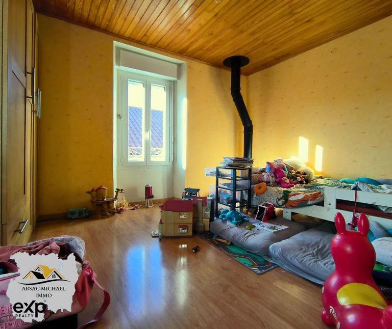 Maison traditionnelle - 115 m² - 6 pièces