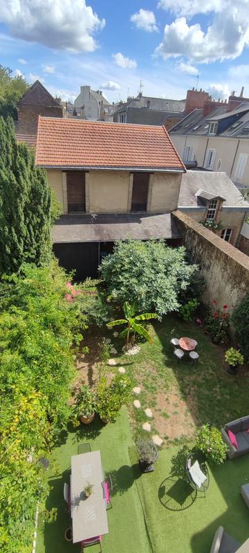 Maison - 327 m² - 12 pièces